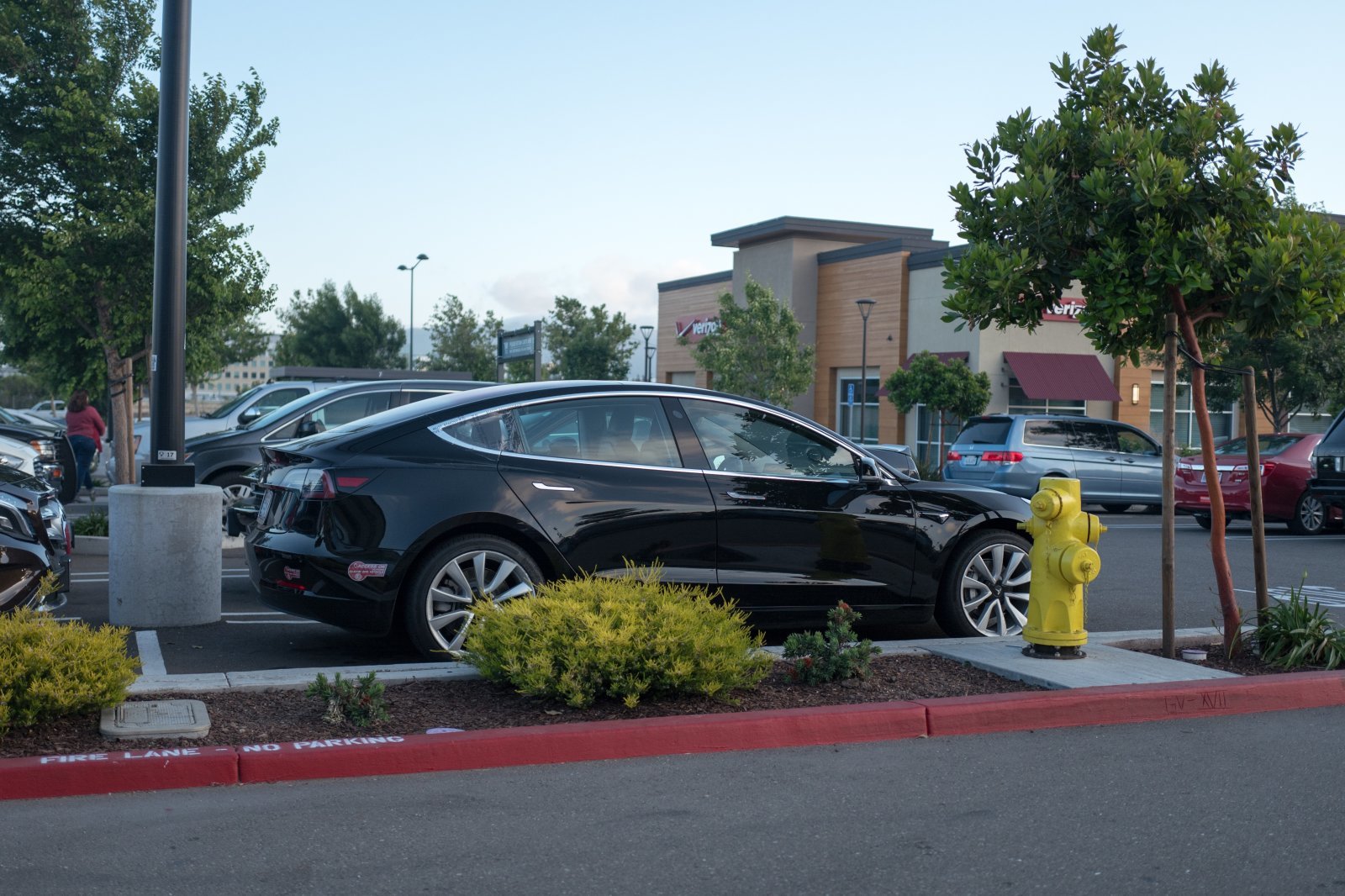 Tesla'nın otomatik park yardım sistemi Enhanced Summon, ABD'de kullanıma sunuluyor