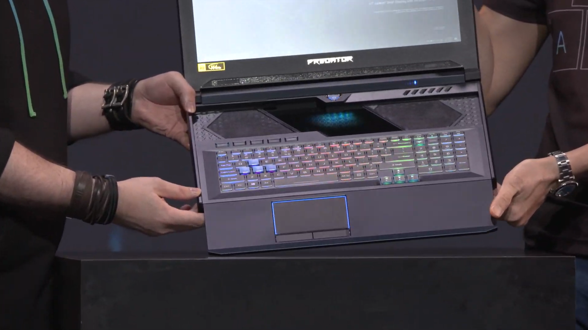 Kızaklı klavyeye sahip Acer Predator Helios 700 oyuncu dizüstü bilgisayarı duyuruldu