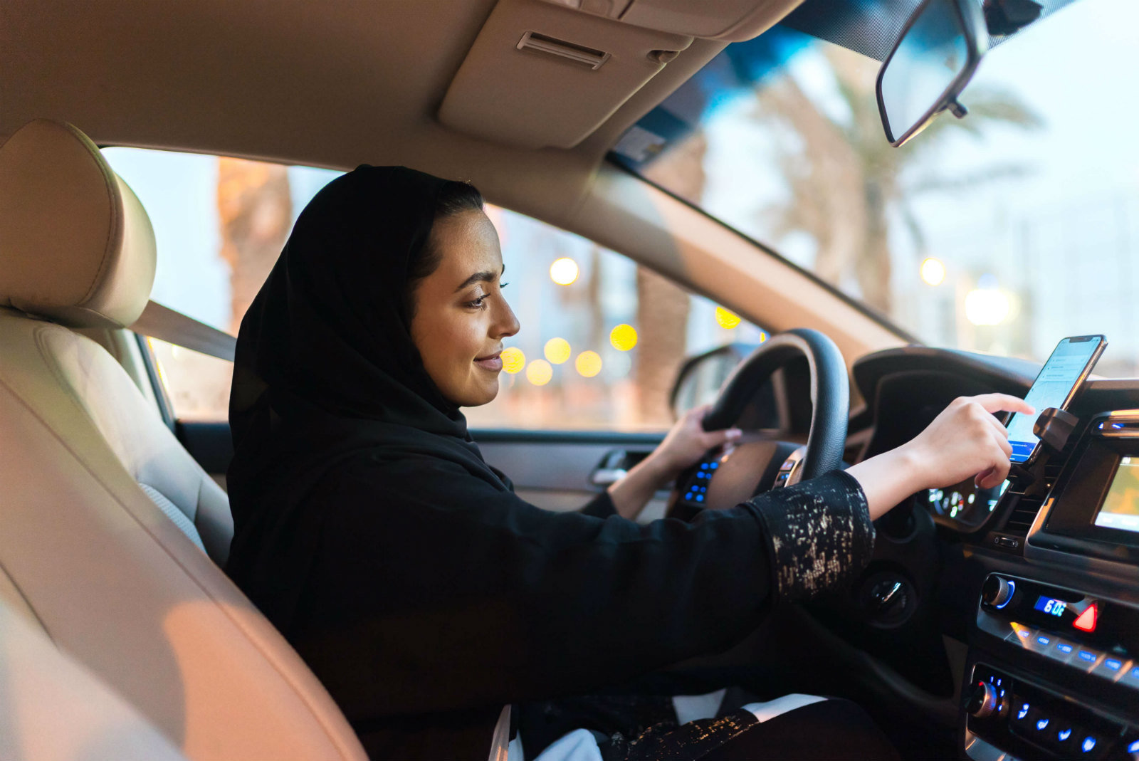Suudi Arabistan’da Uber kadın şoförlere sadece kadın yolcu alma seçeneği sunuyor
