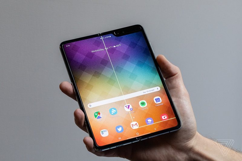 2000$ değerindeki Galaxy Fold modellerinde ekran sorunu başladı