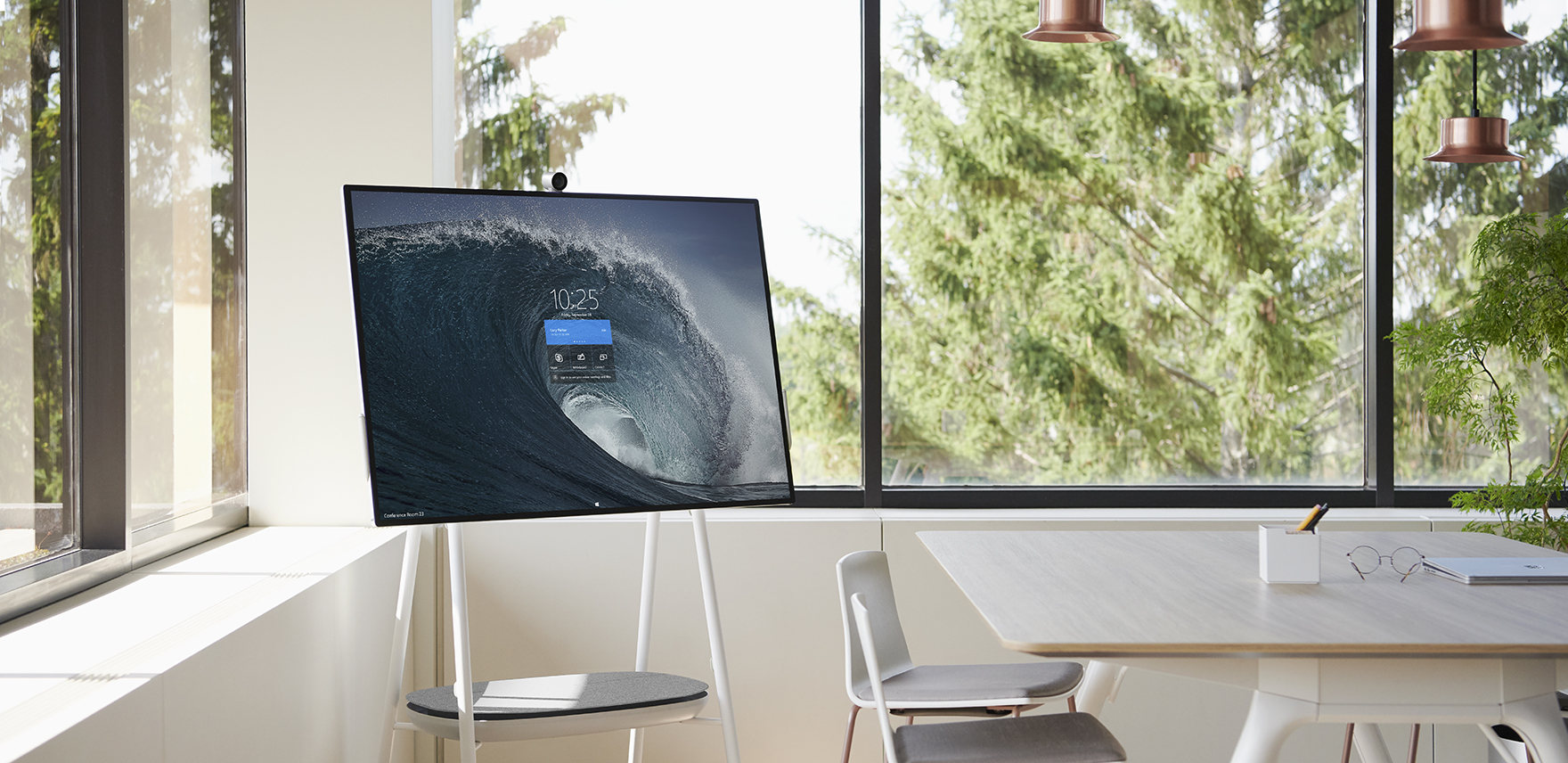 Microsoft, 50 inç ekranlı Surface Hub 2S modelini tanıttı