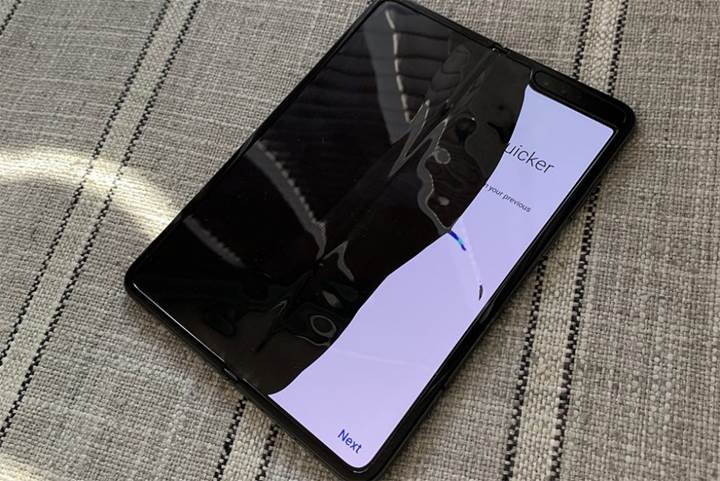 Samsung birinci günden ekranları kırılan Galaxy Fold modelleri hakkında açıklama yaptı