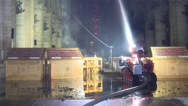 Notre Dame yangınının söndürülmesinde rol alan robot, “Colossus”