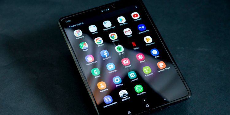 Samsung Galaxy Fold parçalarına ayrıldı: Katlanır mekanizmaya ilk yakından bakış