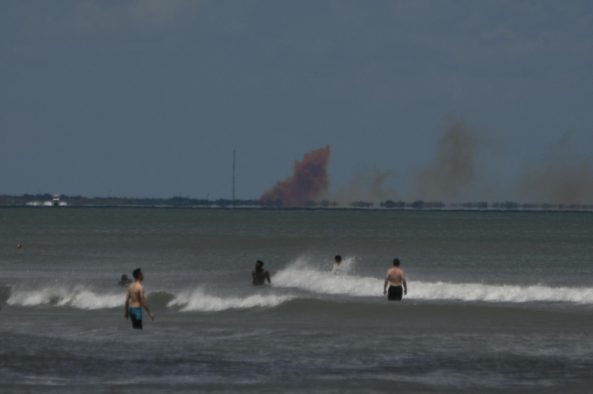 SpaceX'e büyük şok: Crew Dragon kapsülü paramparça oldu (Video)