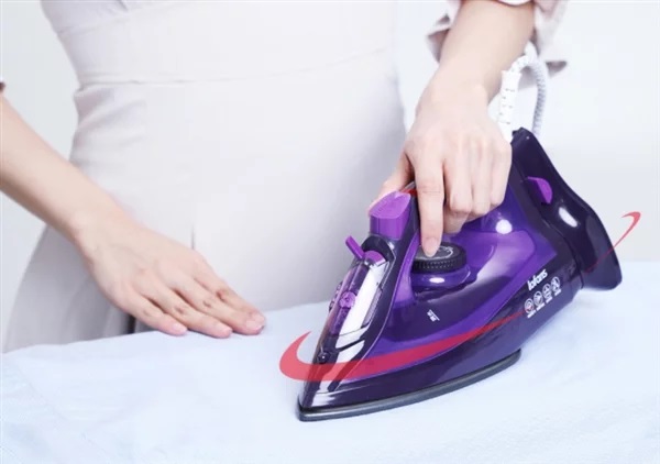 Xiaomi’nin kordonsuz ütüsü Lofans Cordless Steam Iron satışa çıkıyor