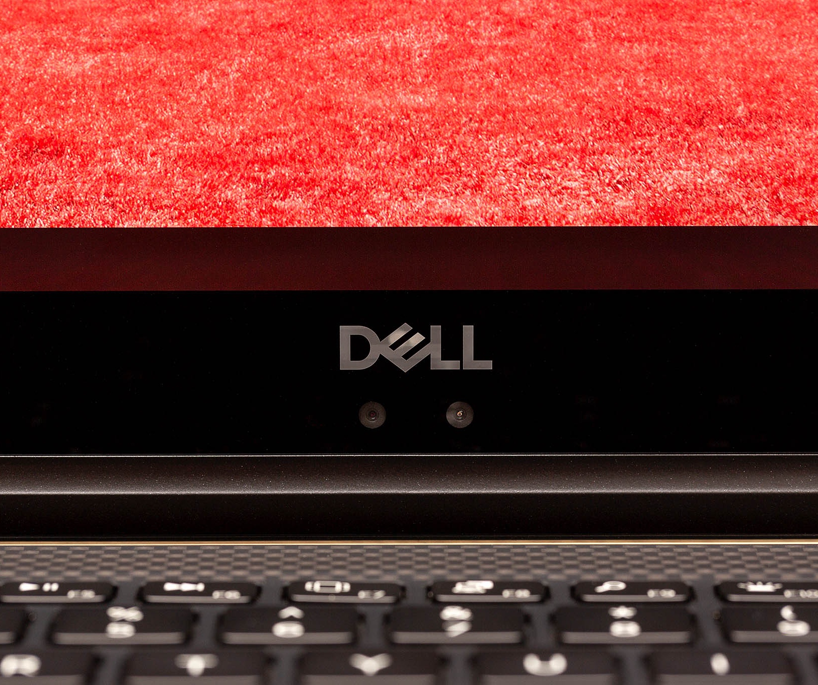 Yeni Dell XPS 15 güncellenmiş donanım ve kamera pozisyonuyla geliyor