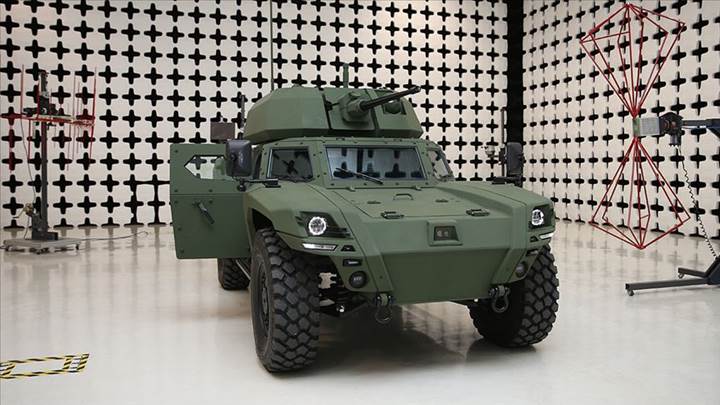 Otokar, Türkiye'nin birinci elektrikli zırhlı aracı Akrep II'yi tanıttı