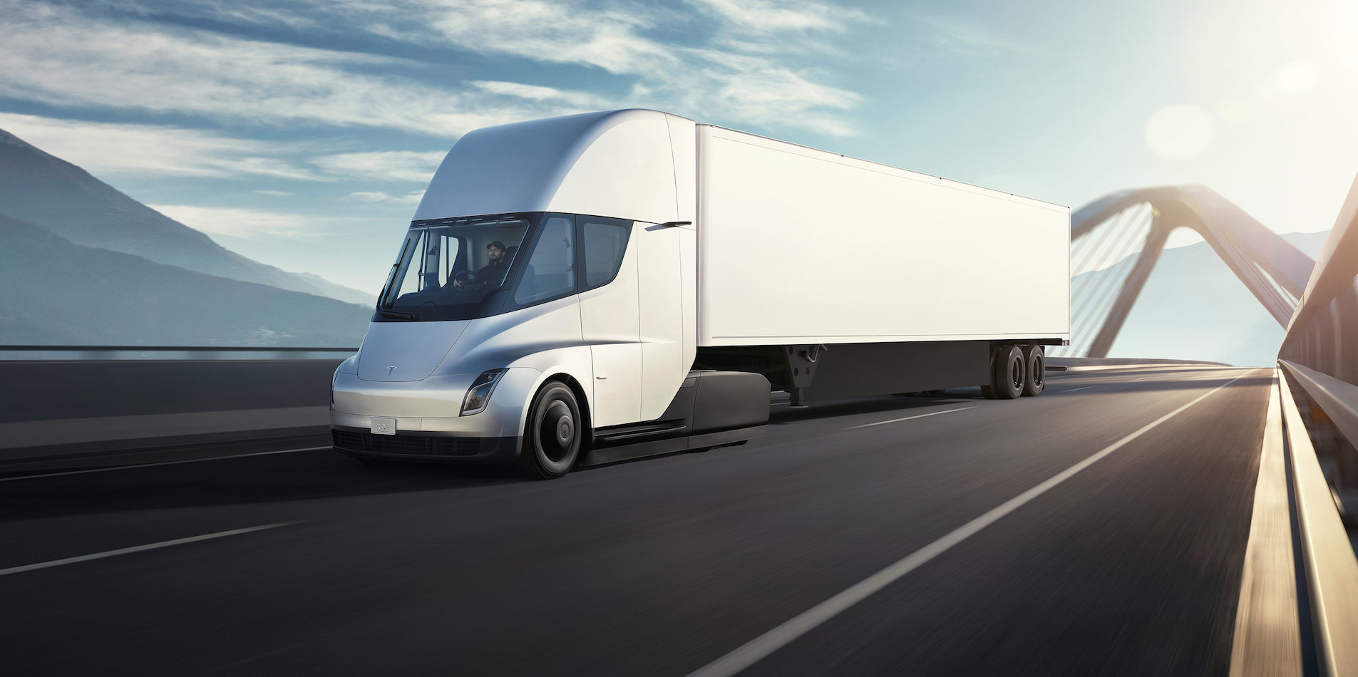 Tesla, elektrikli kamyonu Tesla Semi'nin üretimini 2020 yılına erteledi