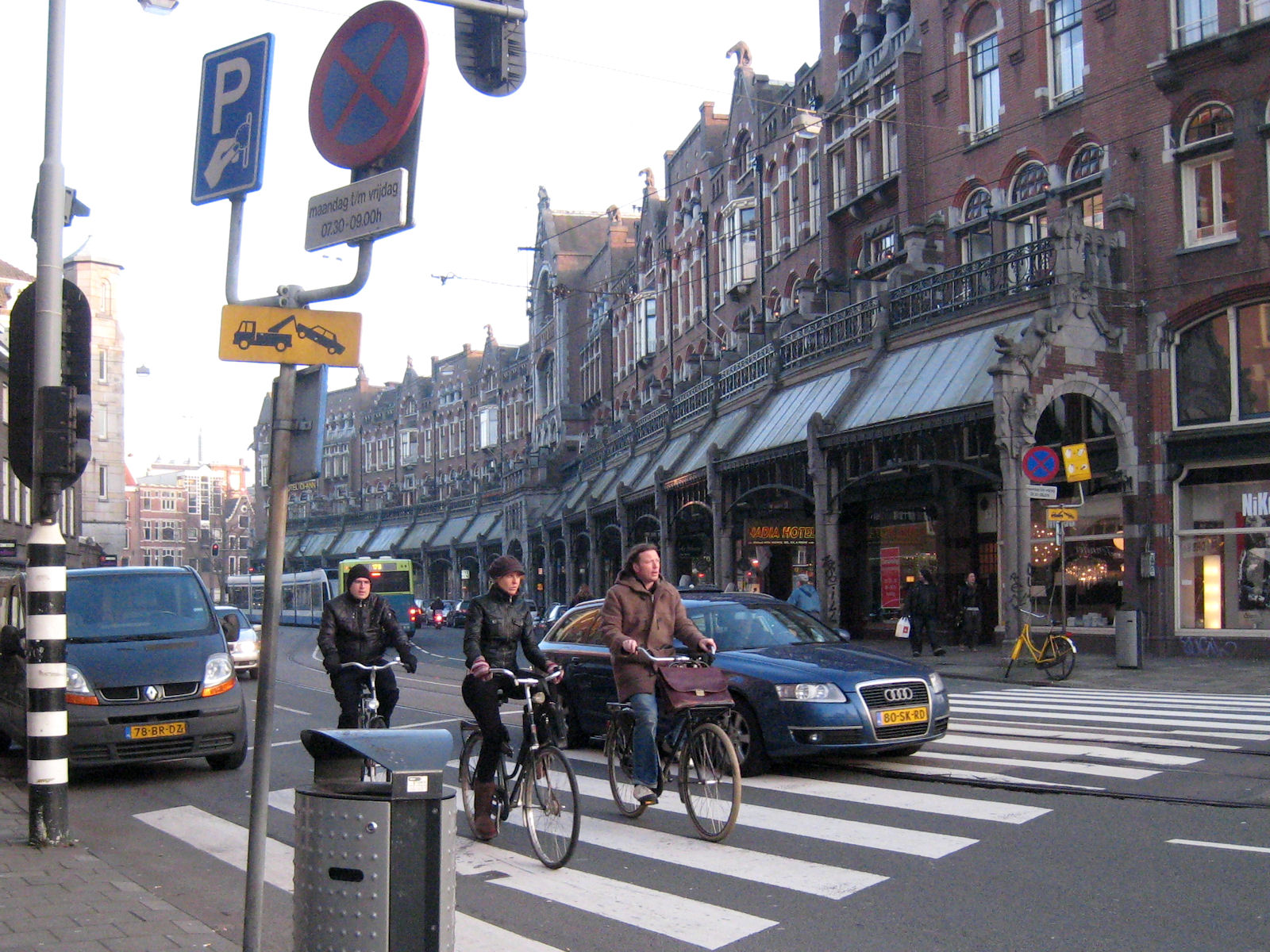 Amsterdam, 2030 yılına kadar benzinli ve dizel araçların yasaklanacağını açıkladı