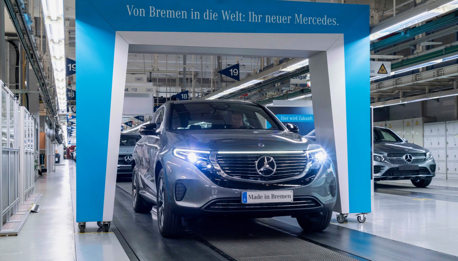 Mercedes-Benz'in elektrikli SUV'si EQC, üretime girdi