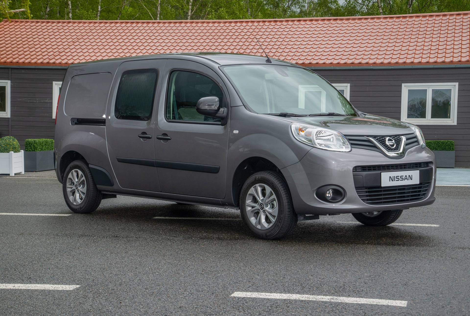 Renault Kangoo logo değiştirdi, Nissan NV250 oldu