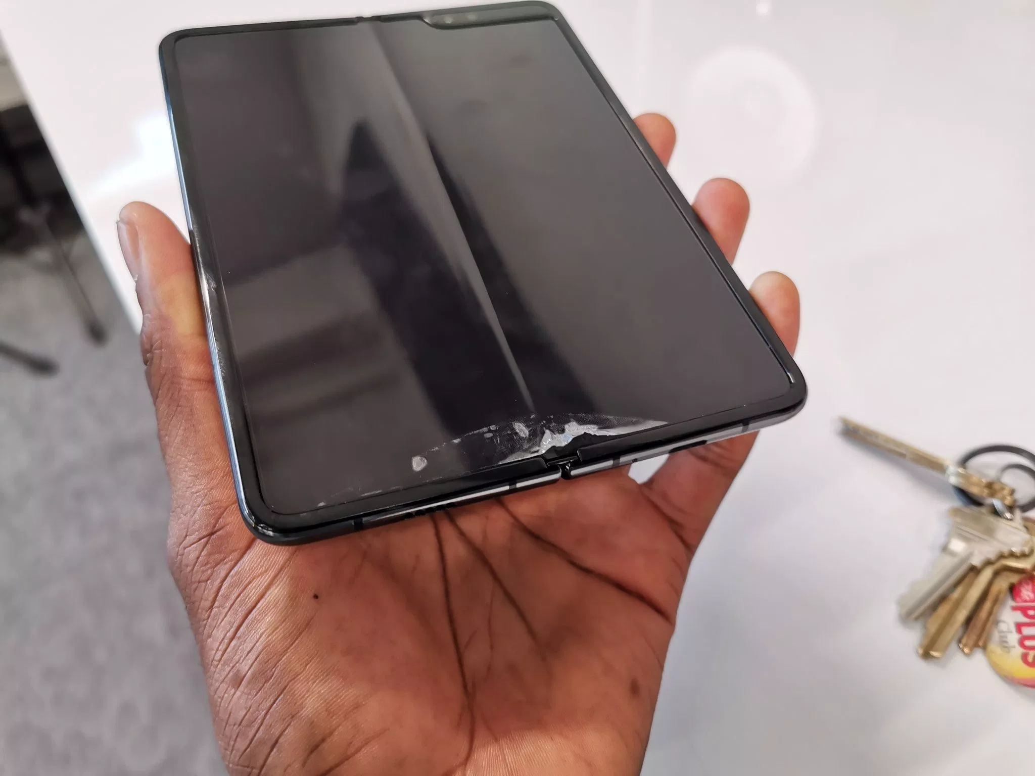 Galaxy fold экран. Складной смартфон Samsung Galaxy Fold. Samsung Galaxy Fold 4. Samsung Galaxy Fold Ekran. Samsung Galaxy Fold дисплей.