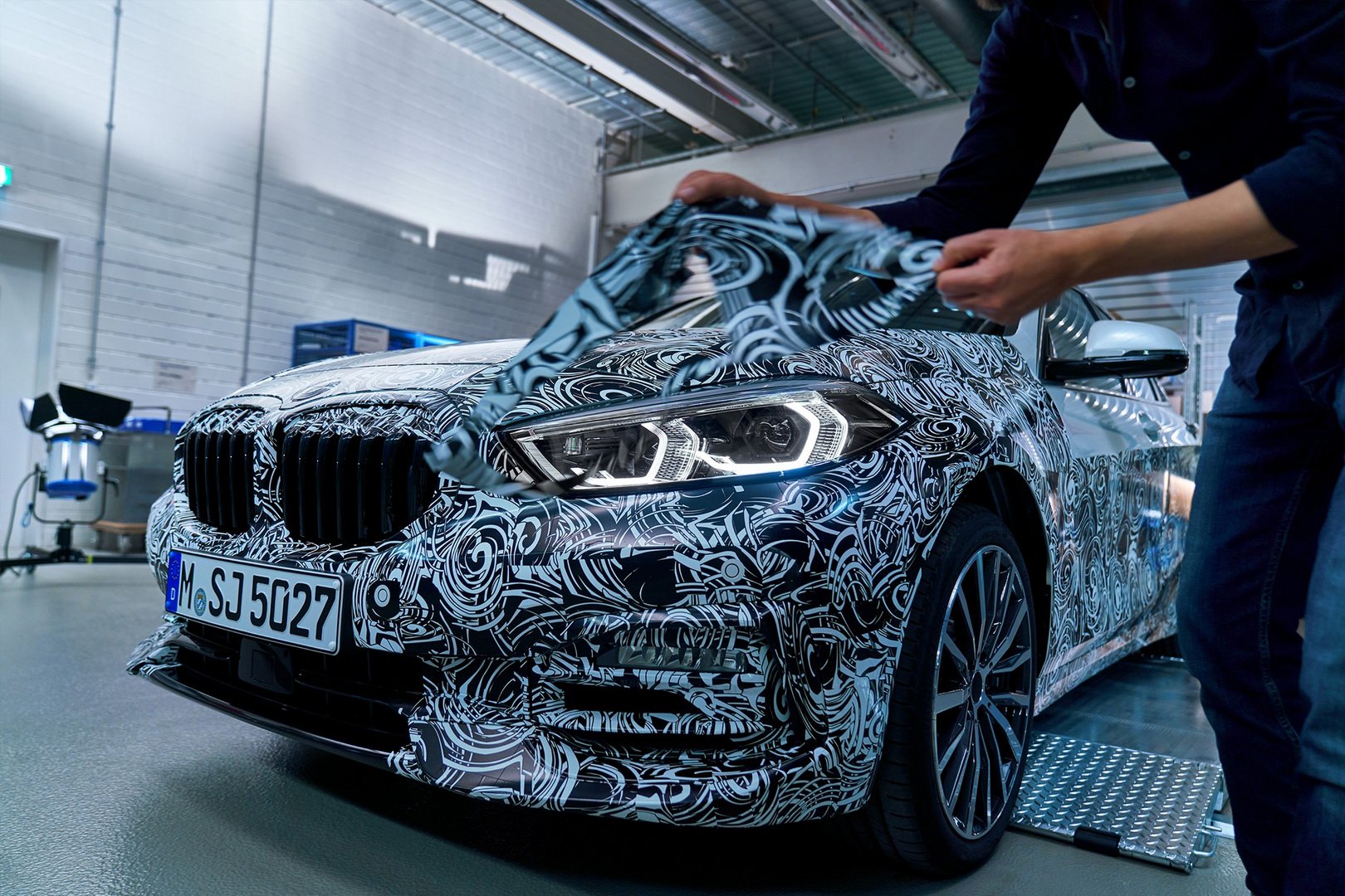 2019 BMW 1 Serisi yeni teaser görselleriyle karşınızda