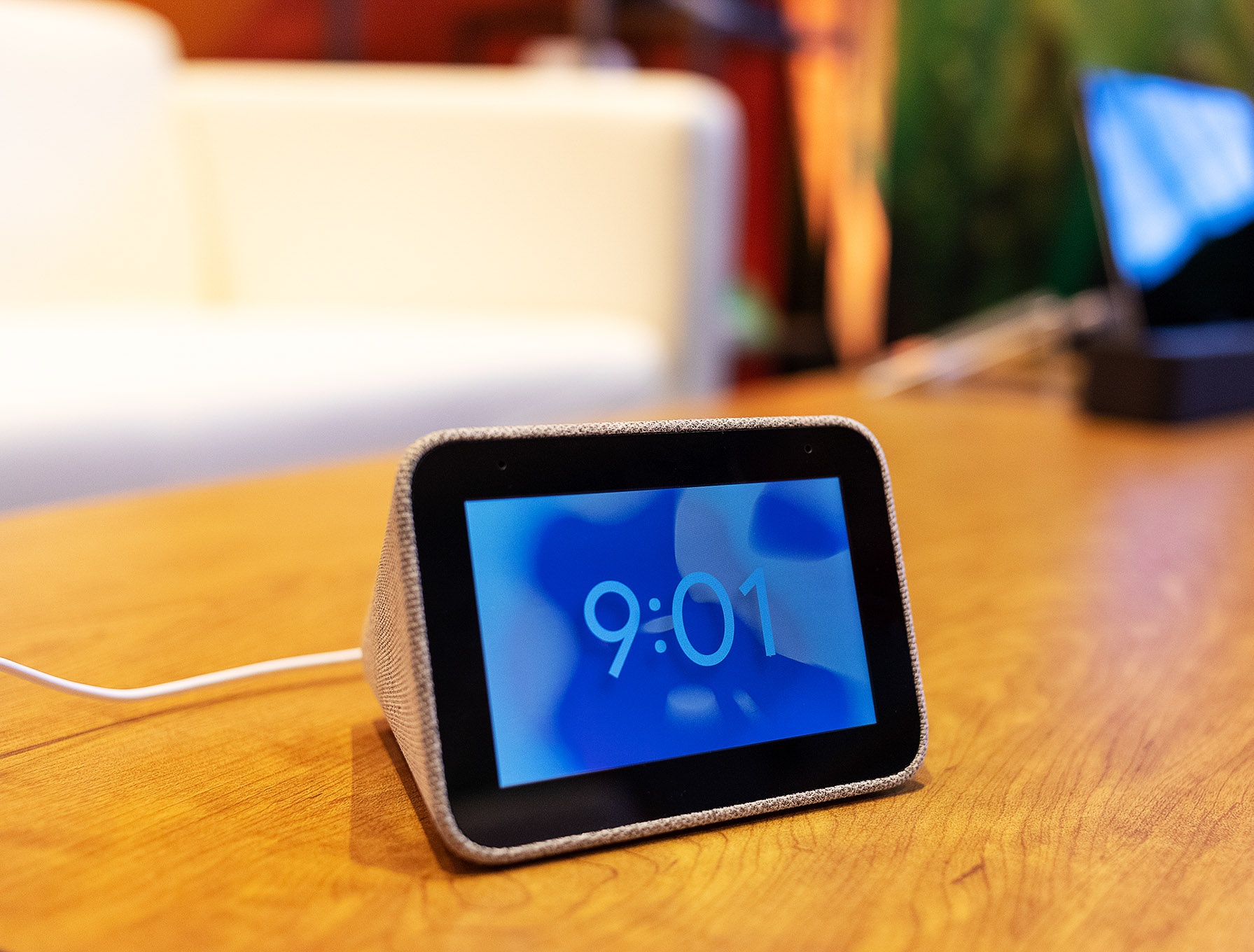 Lenovo’nun 4 inç ekranlı Google Asistan alarmı önümüzdeki ay satışta