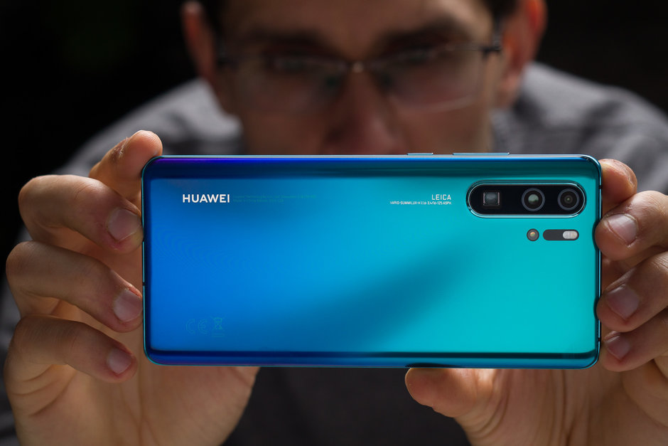 Huawei telefon satışlarında sert düşüş, ikincilik hayal olabilir