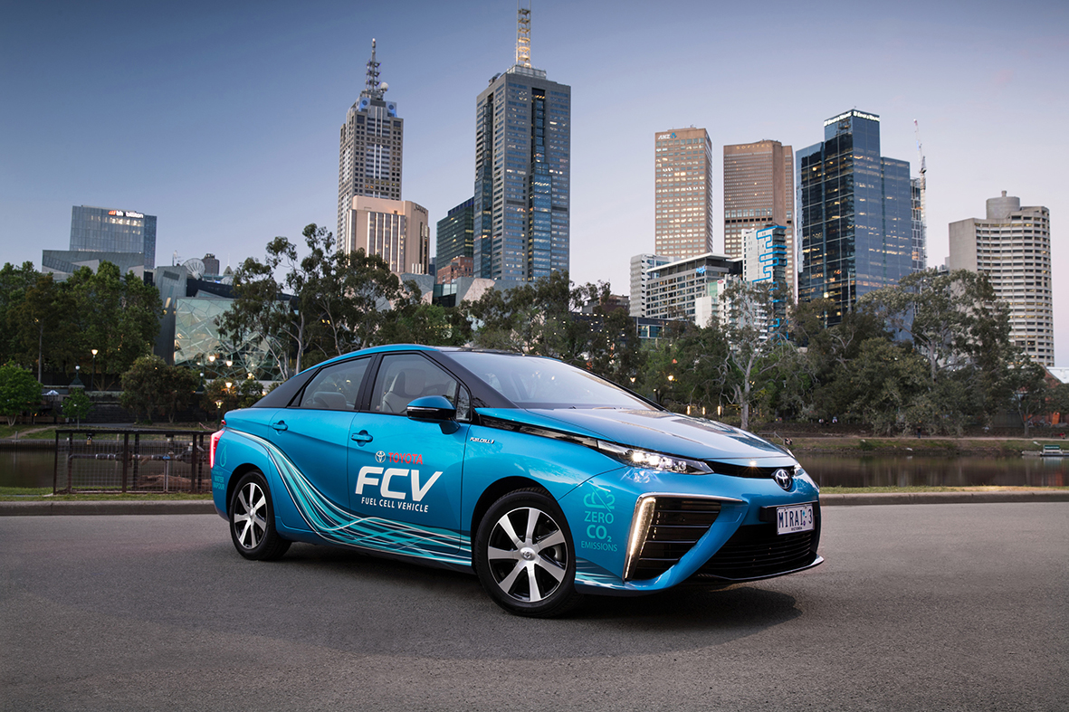 Toyota, hidrojenle çalışan otomobillerin fiyatını düşürecek