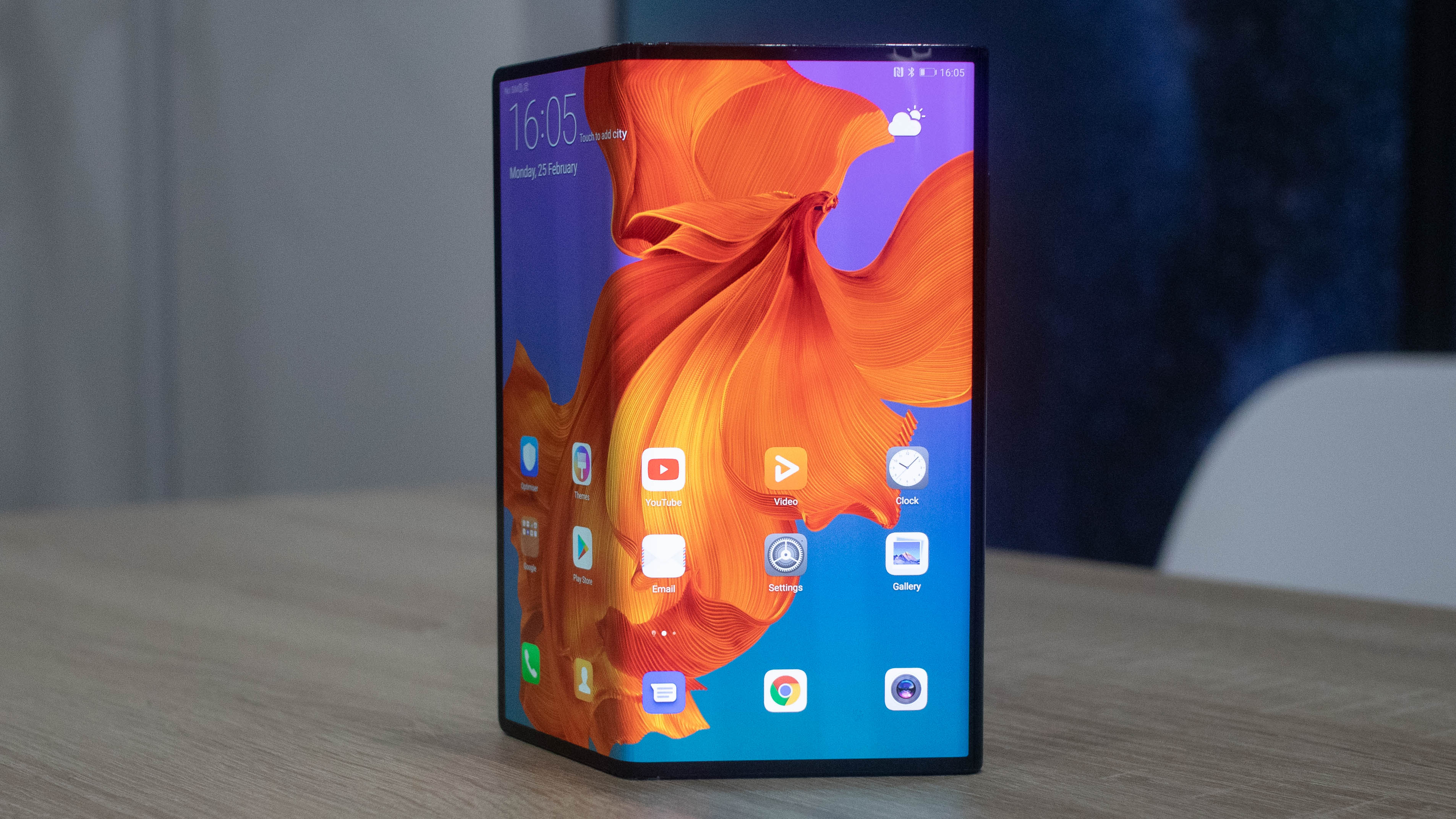 Katlanabilir telefon umutları sönüyor: Best Buy, Galaxy Fold siparişlerini iptal etti