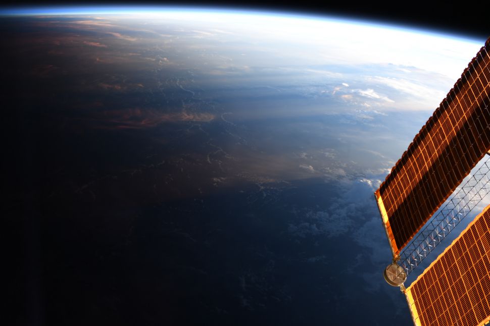 NASA, 'geceyle gündüzün buluştuğu' büyüleyici anı görüntüledi