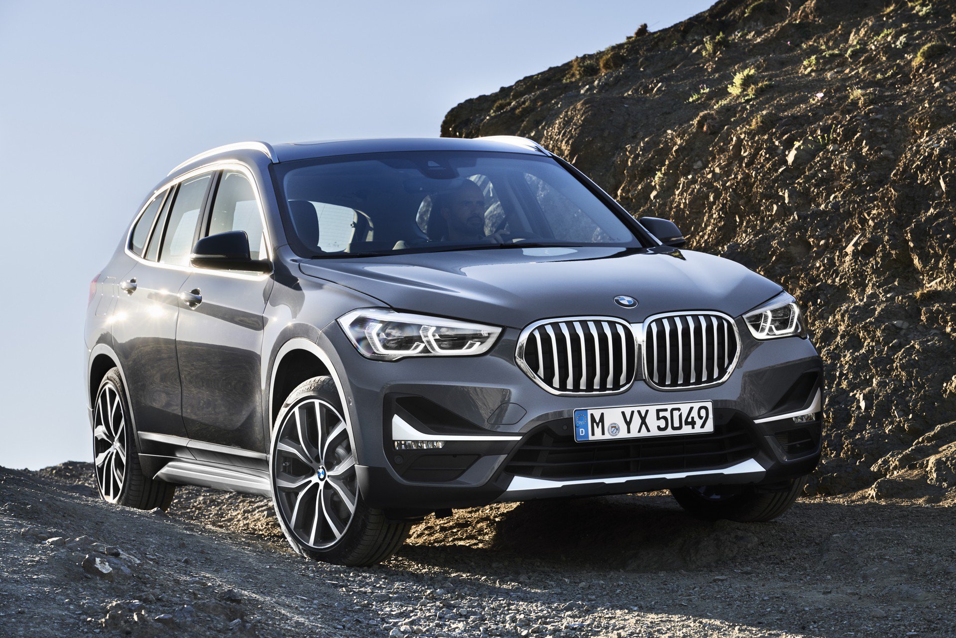 Makyajlı BMW X1, yeni hibrit motoruyla tanıtıldı