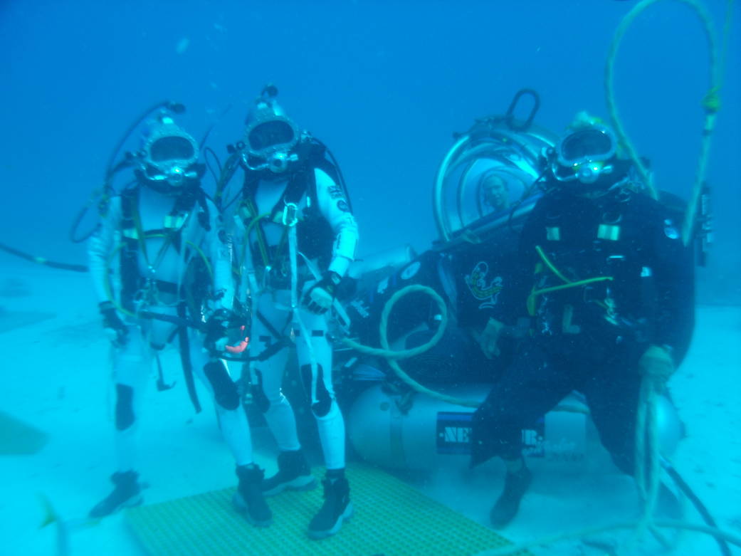 NASA, Ay’a göndermeyi planladığı astronotları sualtında eğitiyor