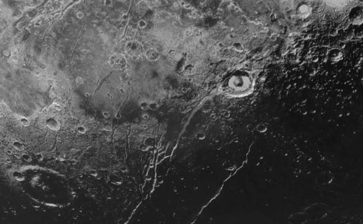 Pluton yuzeyinde bulunan amonyak yeralti suyuna isaret ediyor olabilir111376 1