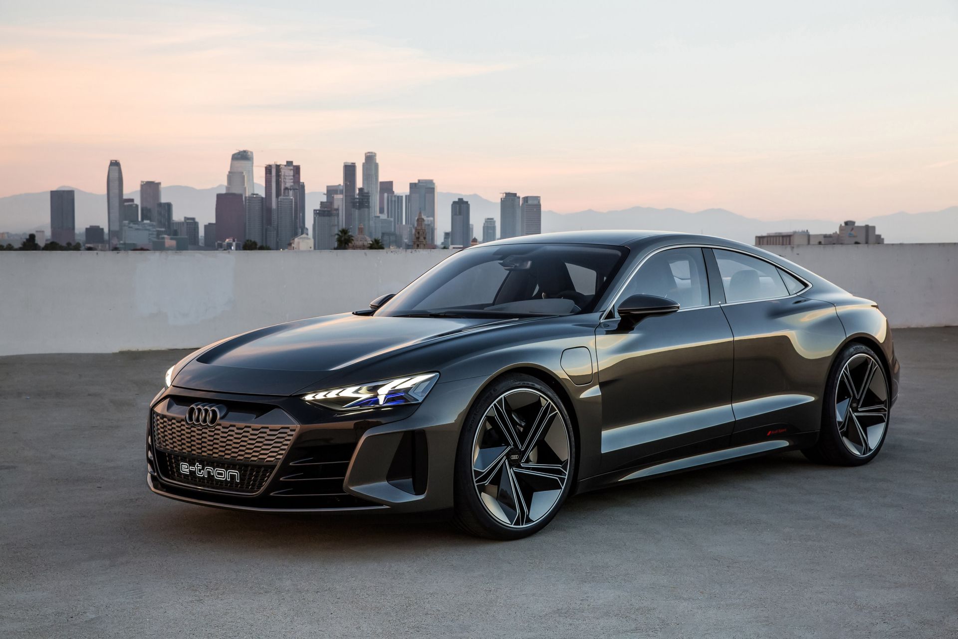 Audi e-tron GT'nin tasarımı sızdırıldı: Üretim versiyonu konsepte çok yakın olacak