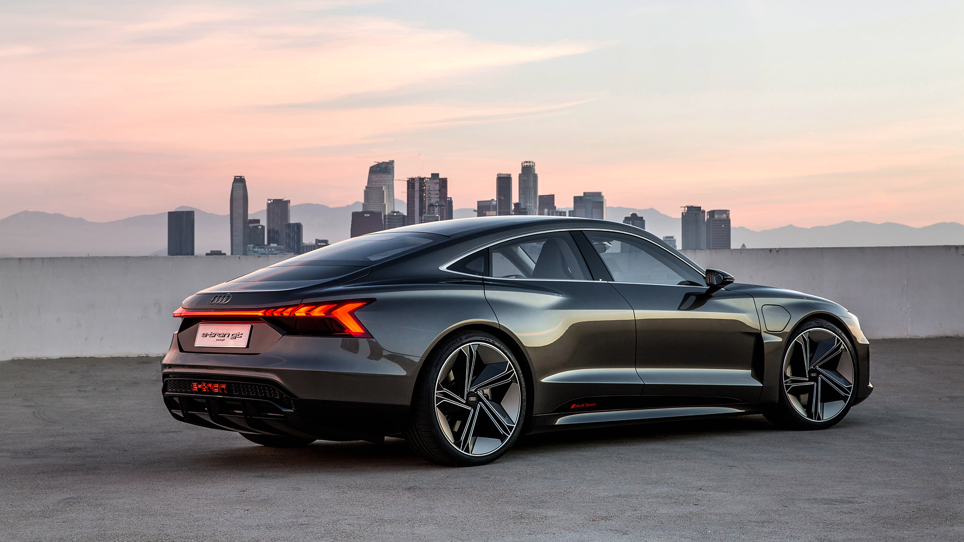 Audi e-tron GT'nin tasarımı sızdırıldı: Üretim versiyonu konsepte çok yakın olacak