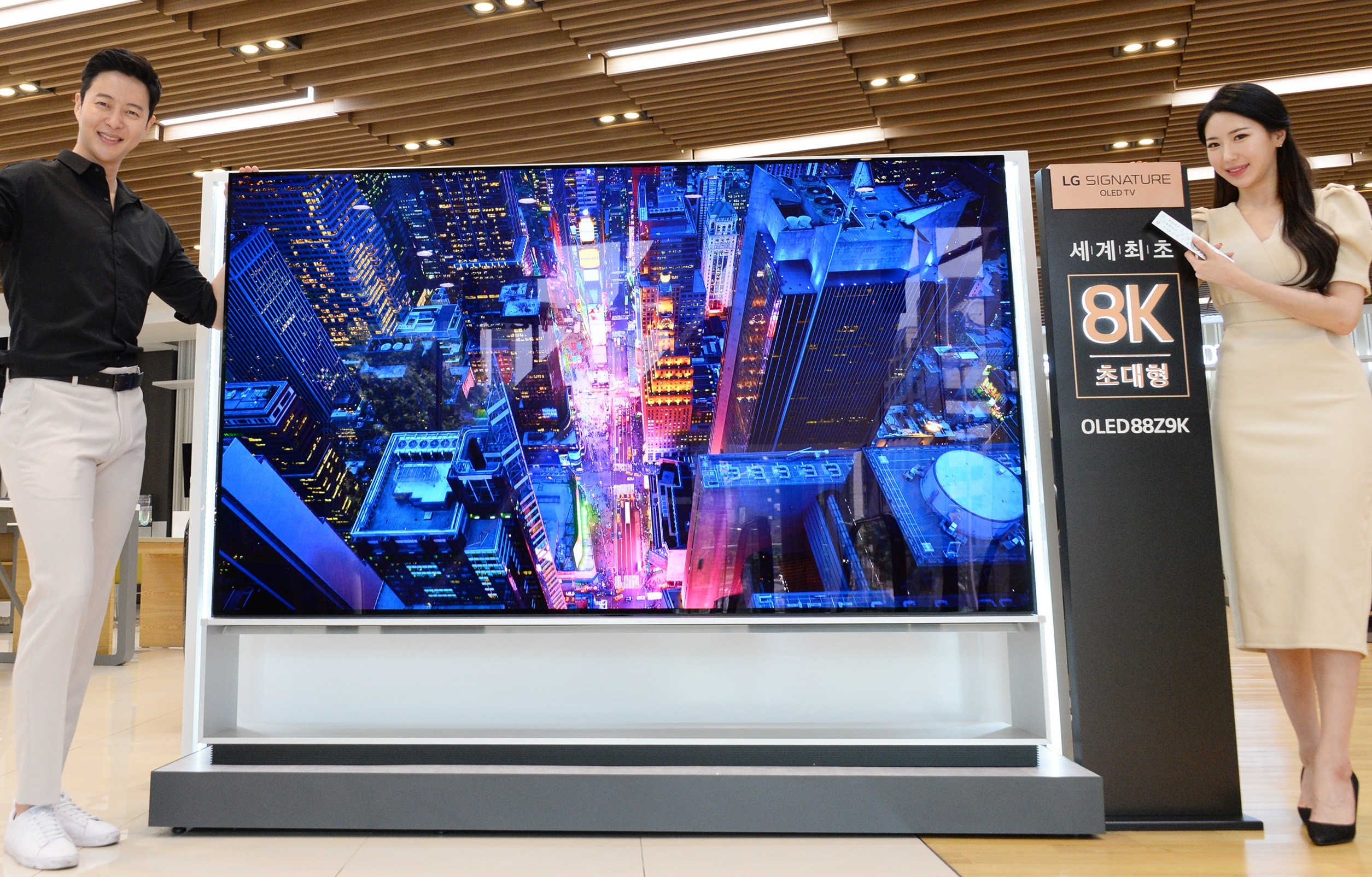 Последний телевизор lg. LG 88 OLED 8k. LG 88' OLED 8k THINQ®. Телевизоры OLED 8 K. LG 85 дюймов.