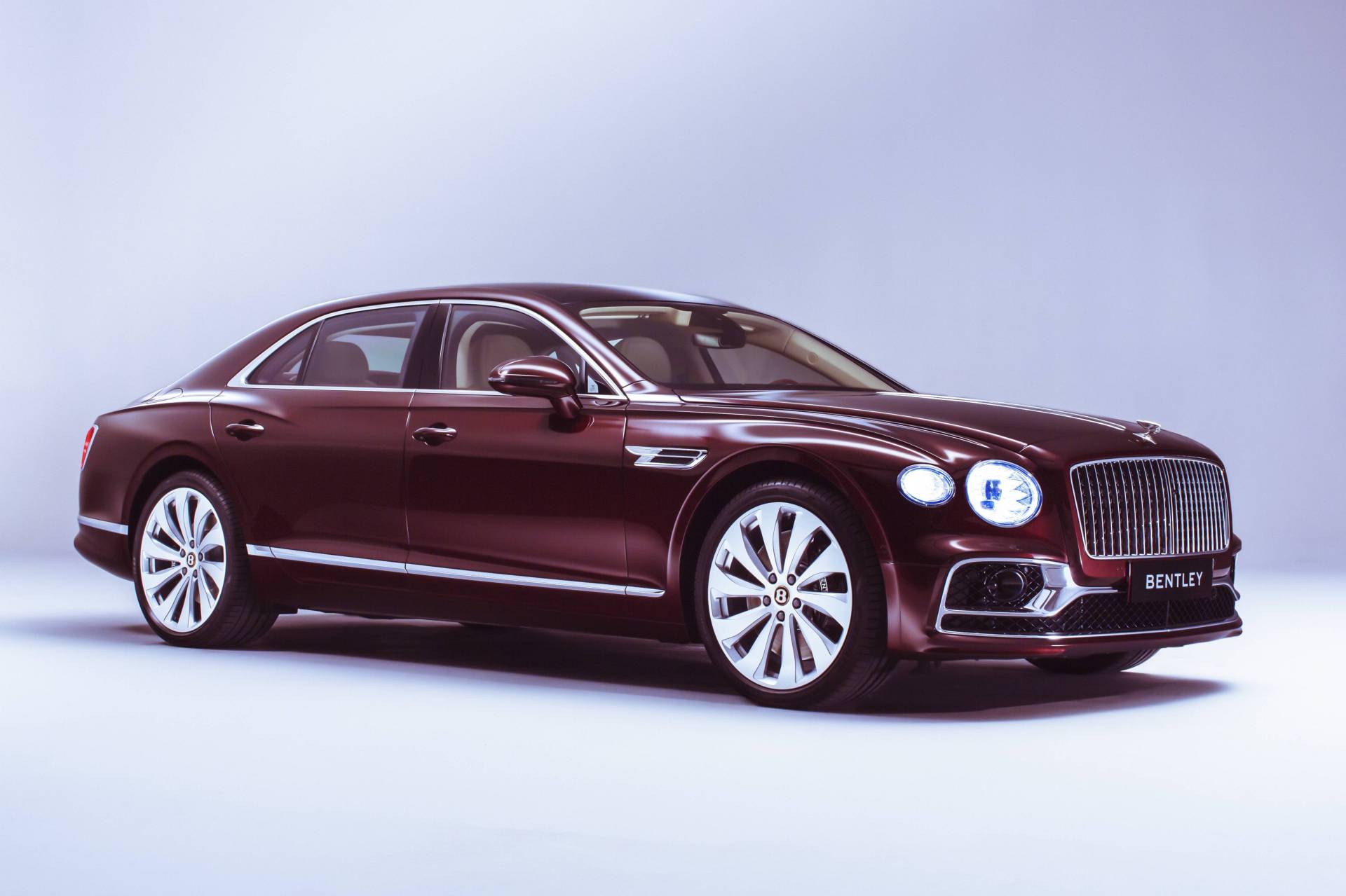 2020 Bentley Flying Spur tanıtıldı: Dört tekerlekten yönlendirmeye sahip ilk Bentley