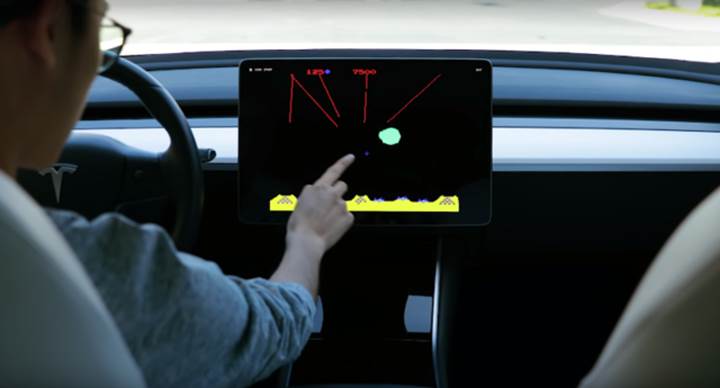 Elon Musk Tesla araclarda oynanabilecek yeni oyunlarin duyurusunu yapti111690 4