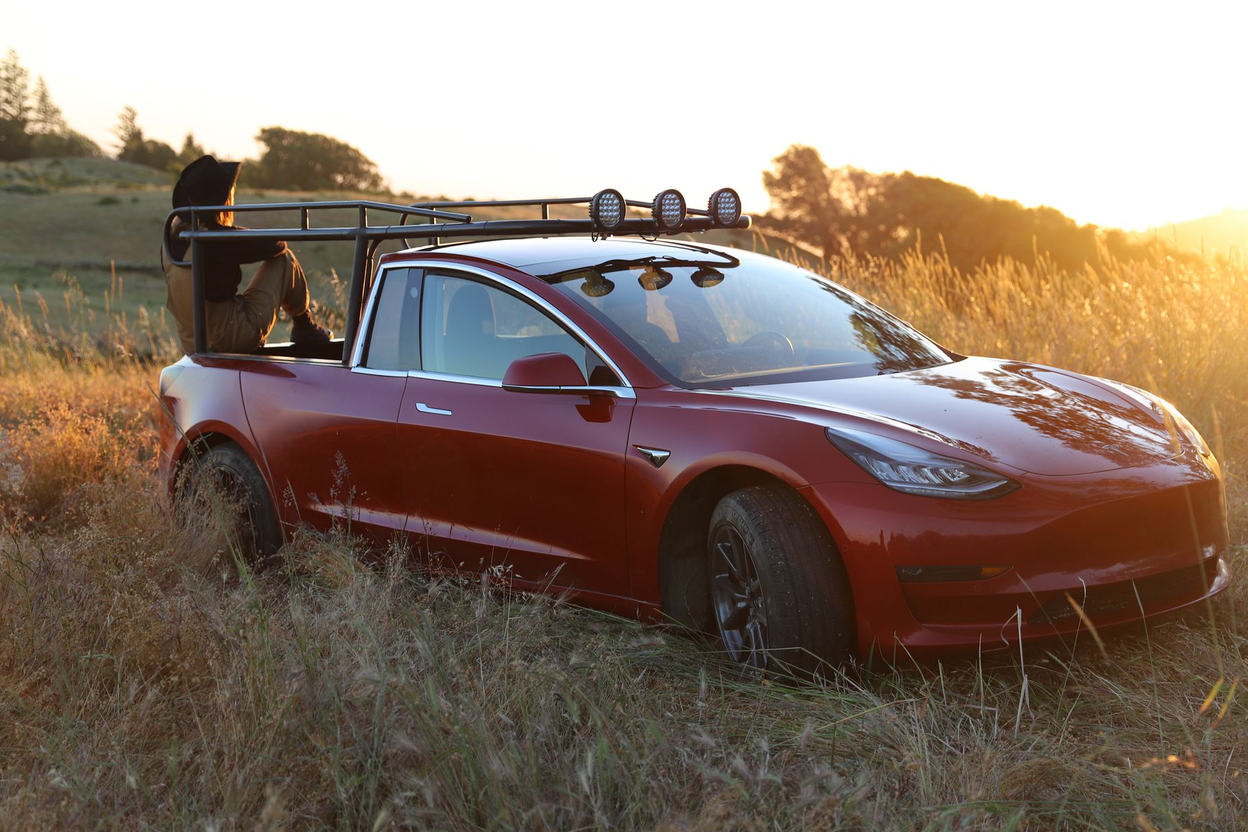 Karşınızda Tesla markalı ilk elektrikli pick up