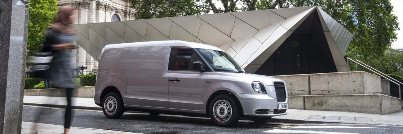 Londra'nın meşhur elektrikli taksilerinin van versiyonu tanıtıldı