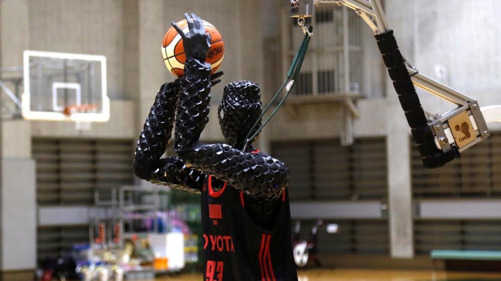 Toyota’nın insansı basketbol robotu CUE 3, serbest atışta dünya rekoru kırdı