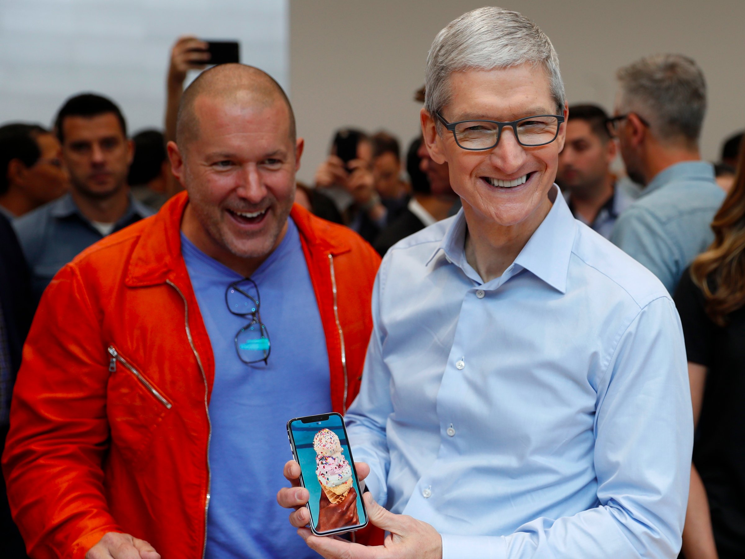 Tim Cook'tan Apple fanlarına: Sizi uçuracak ürünler üzerinde çalışıyoruz