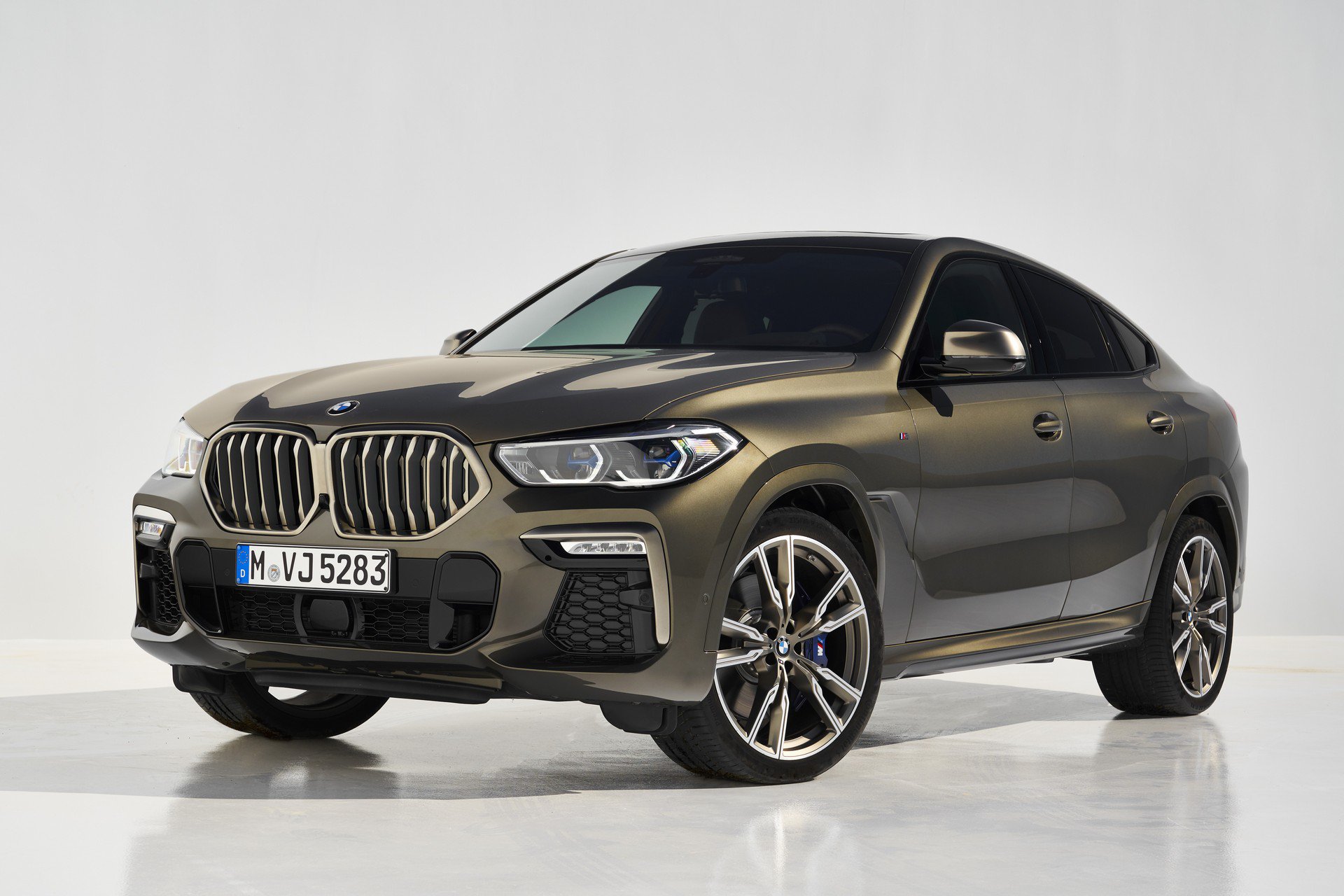 2019 BMW X6, aydınlatmalı ızgara gibi ilginç özellikleriyle tanıtıldı