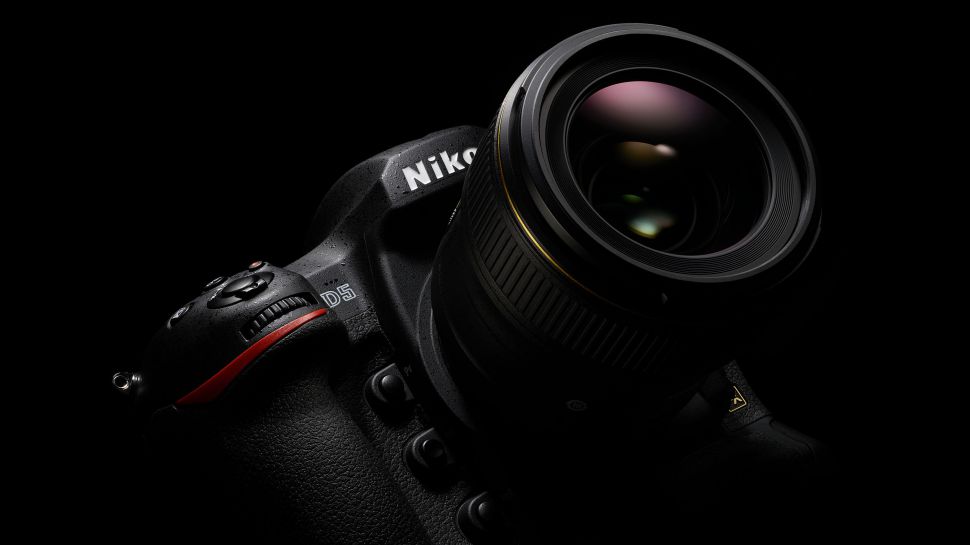 Nikon bazı DSLR makinelerinin yerini aynasız modellerle dolduracak