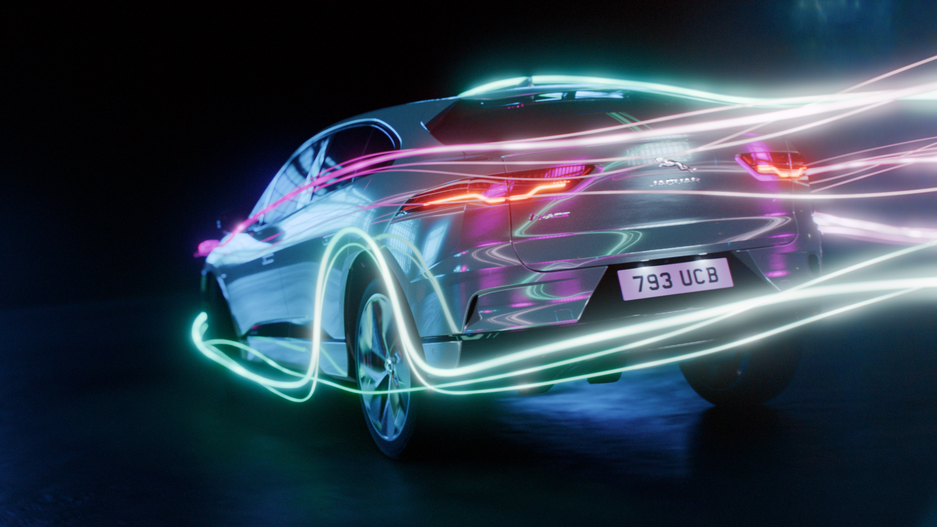 Jaguar, XJ Sedan modelinin elektrikli versiyonunu üreteceğini açıkladı