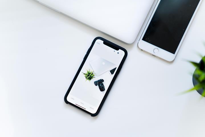 2021 iPhone modelleri çentiksiz ekran ile gelecek