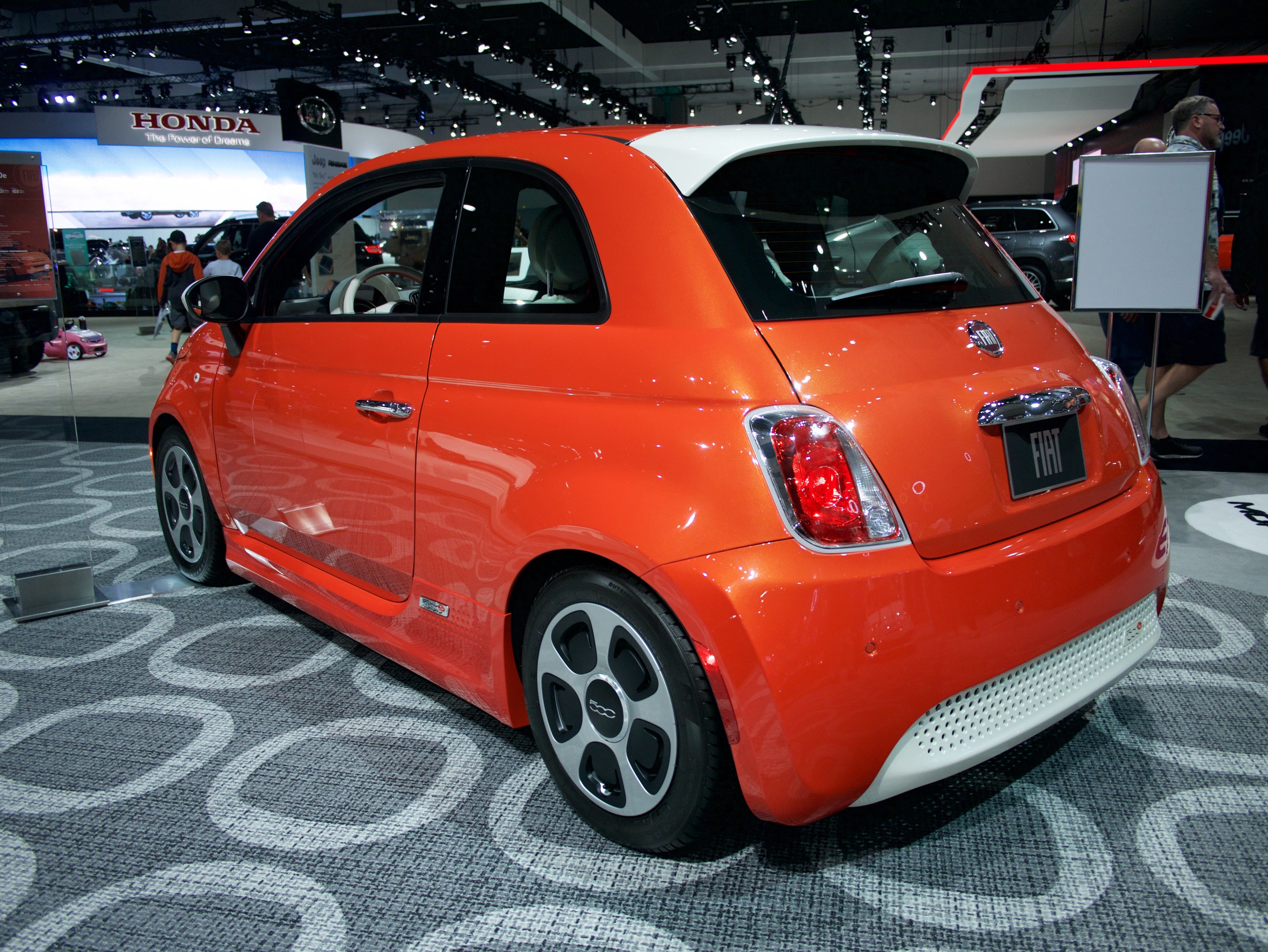 Fiat, elektrikli 500'ün üretimi için 700 milyon euro yatırım açıkladı