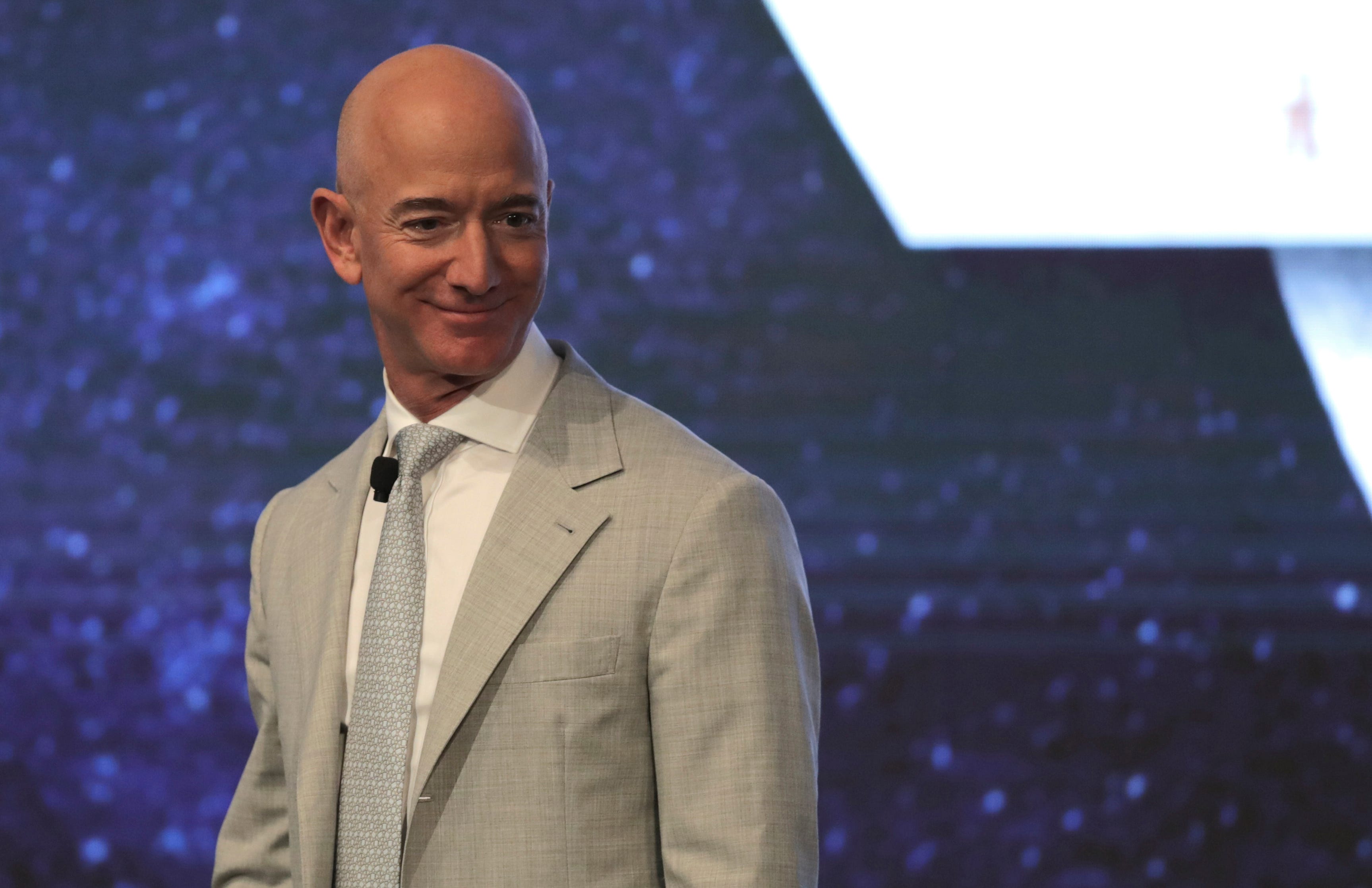 Jeff Bezos: Uzaya milyarlarca dolar harcıyorum çünkü Dünya'yı mahvediyoruz