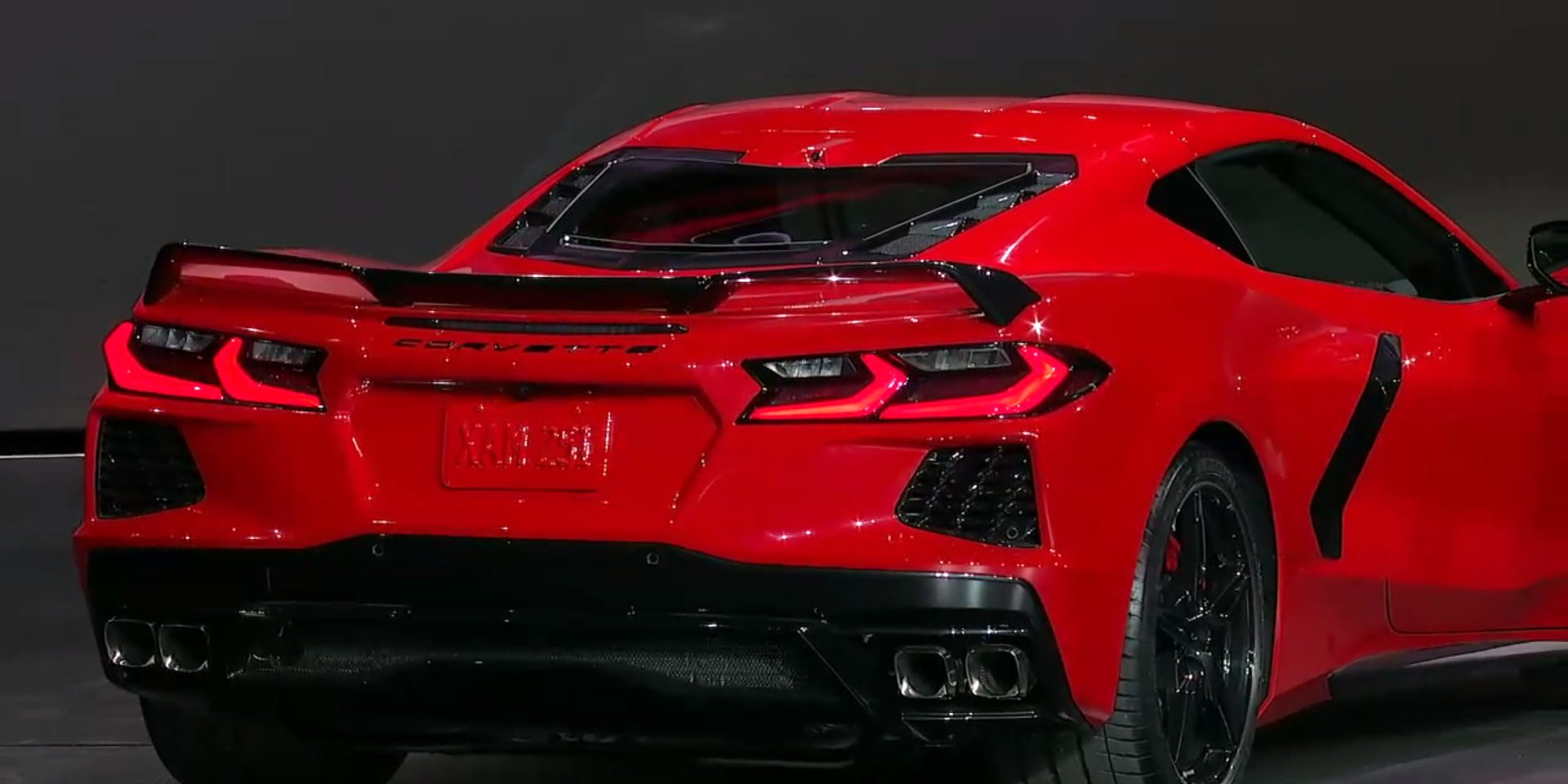 Ortadan motorlu yeni Corvette Stingray tanıtıldı