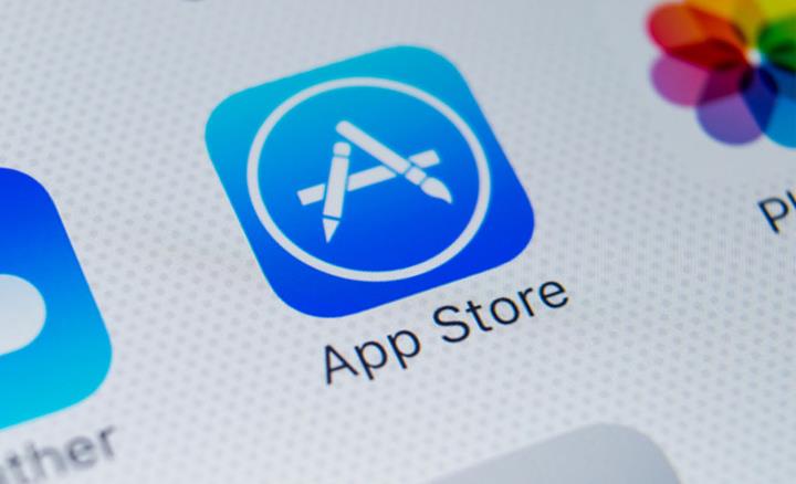 Apple, App Store aramalarında kendi uygulamalarını üst sıraya çıkarmakla suçlanıyor