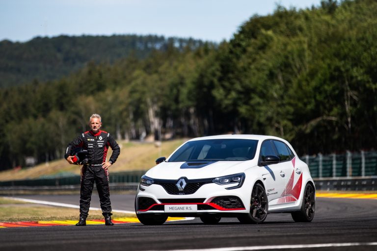 Megane RS Trophy-R, Honda Civic Type R'ın Belçika'daki rekorunu da kırdı