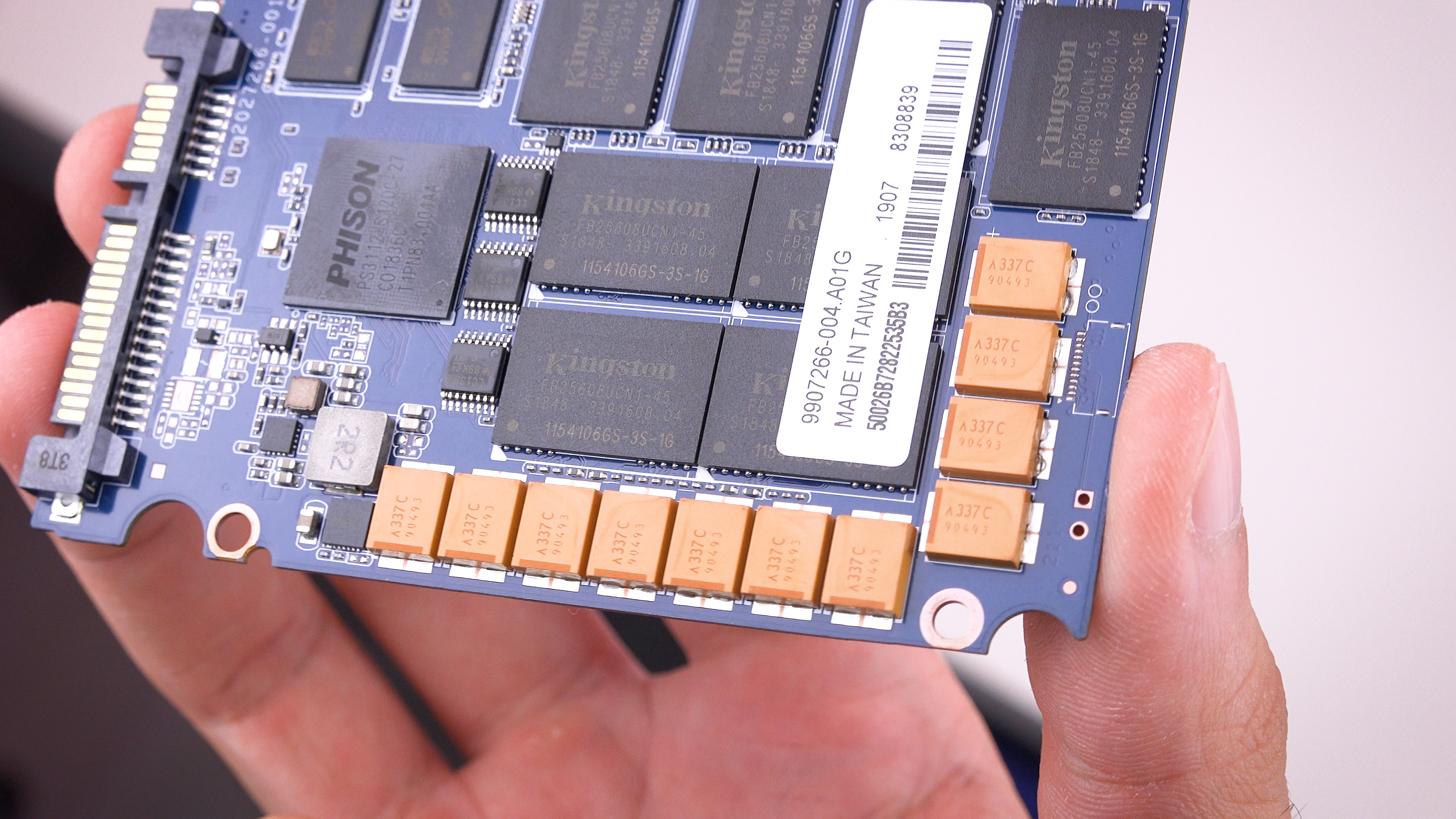 Tantalum kapasitörlü devasa SSD 'Kingston DC500R incelemesi'