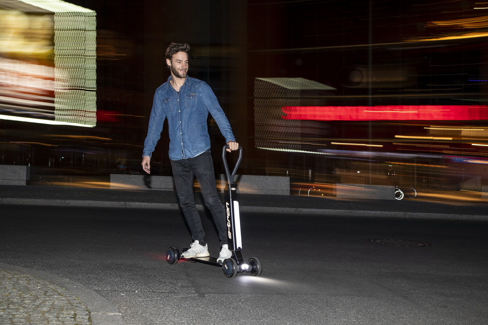 Audi elektrikli scooter pazarına giriyor: İşte e-tron scooter