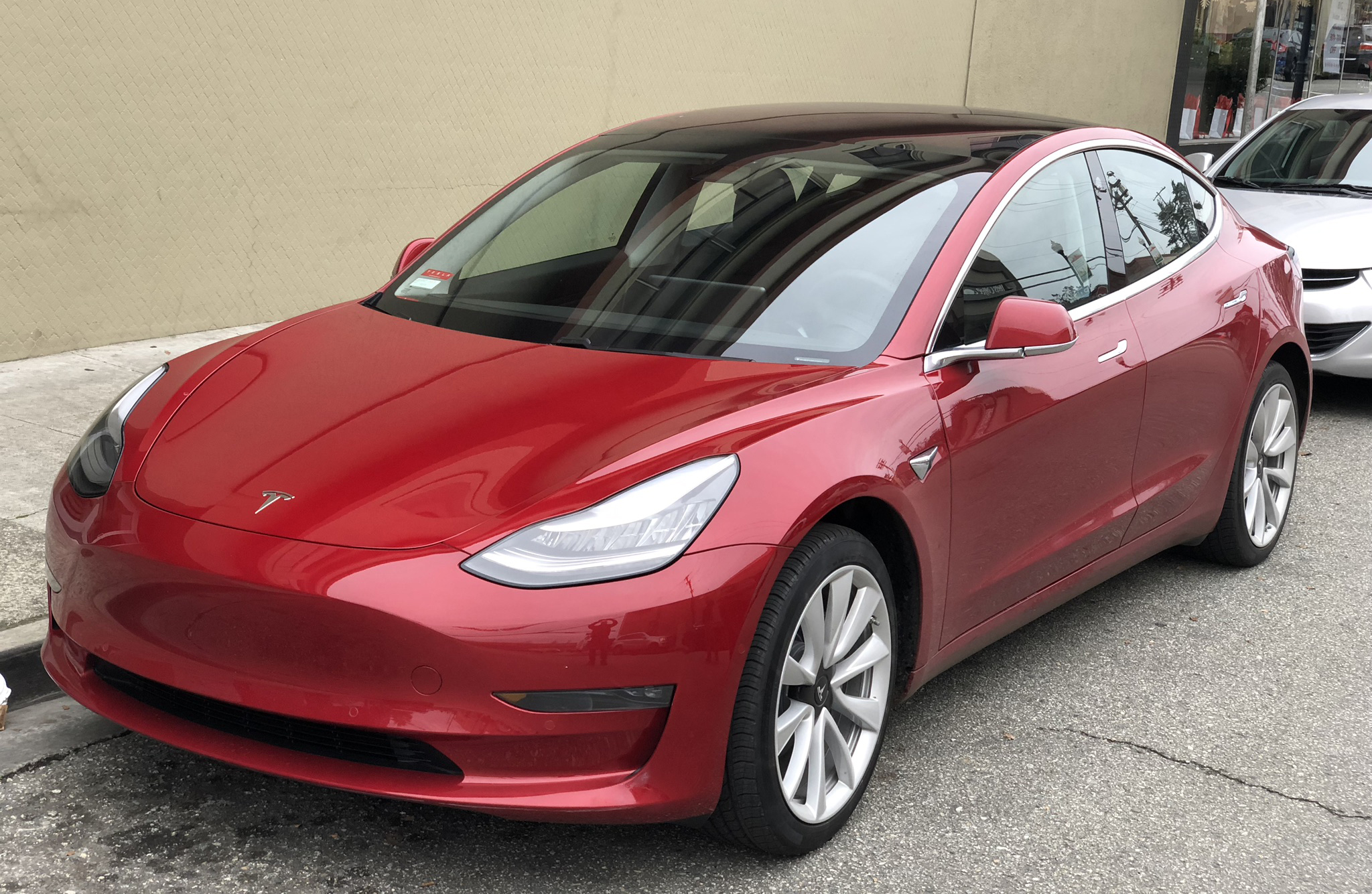 Tesla model 3'ün anahtarı insan koluna nakledildi