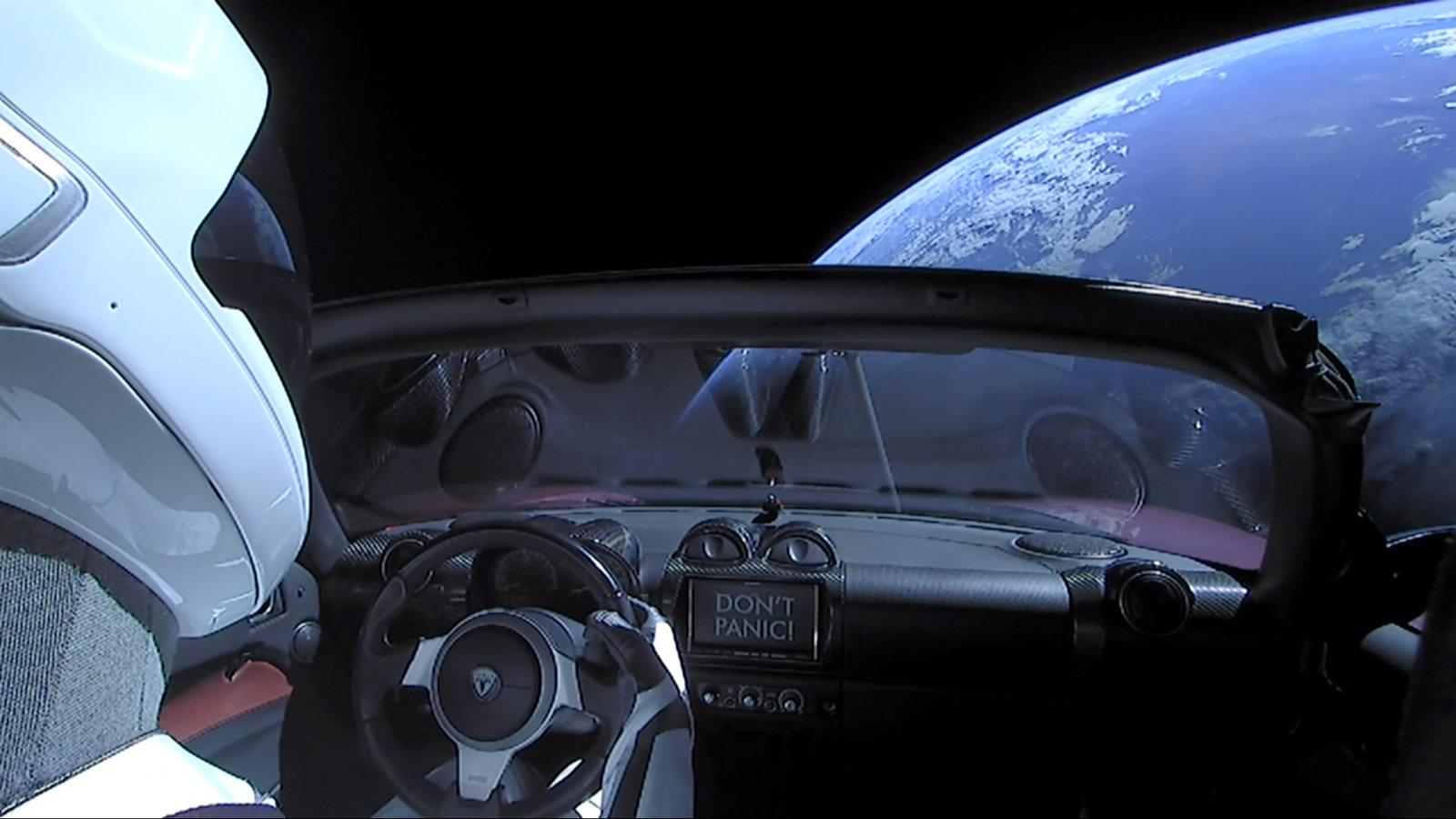 Elon Musk'ın uzaya gönderdiği Roadster'ı Güneş etrafındaki ilk turunu tamamladı