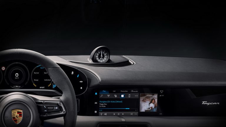 Elektrikli Porsche Taycan'ın kabininden ilk resmi görüntü geldi