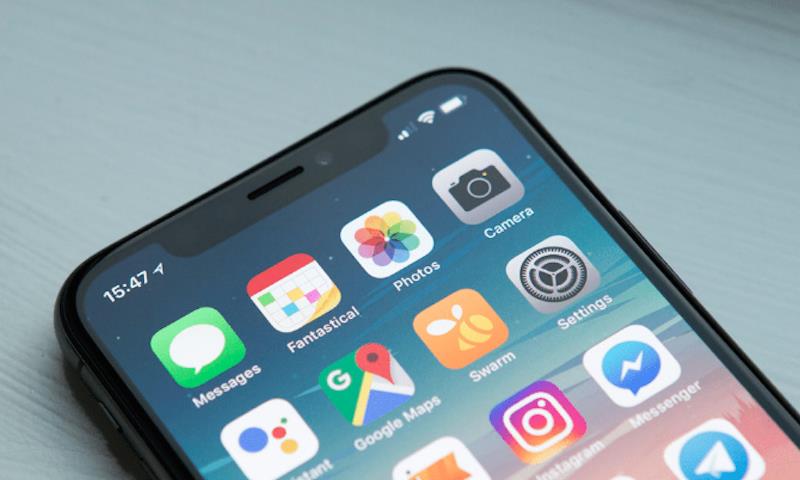 Apple, iPhone'lar için telsiz özelliğini rafa kaldırdı